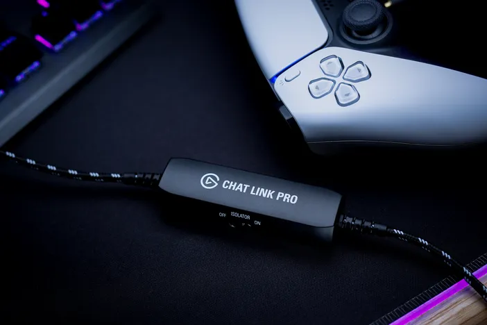 Chat_Link_Pro_Lifestyle_Shot_08