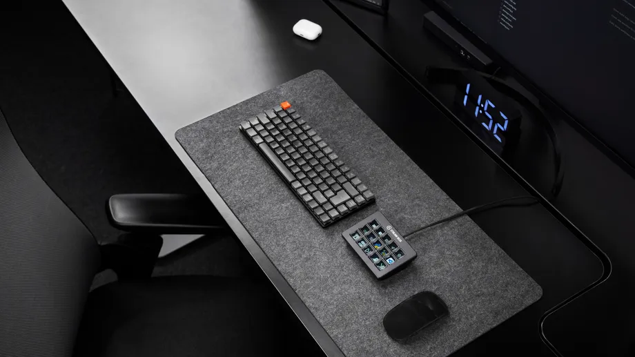 Stream Deck - Desk 2