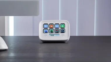 Stream Deck Neo - Lifestyle