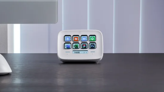 Stream Deck Neo - Lifestyle