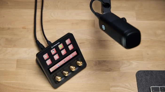 Wave XLR Dock - Heroshot 3